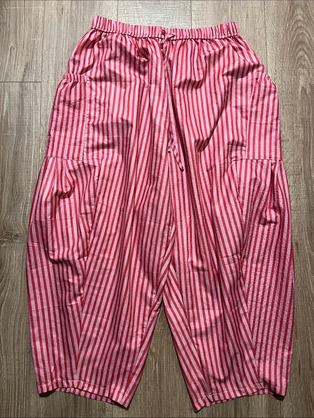 Source Unknown Pink & White Striped Cropped Pants
